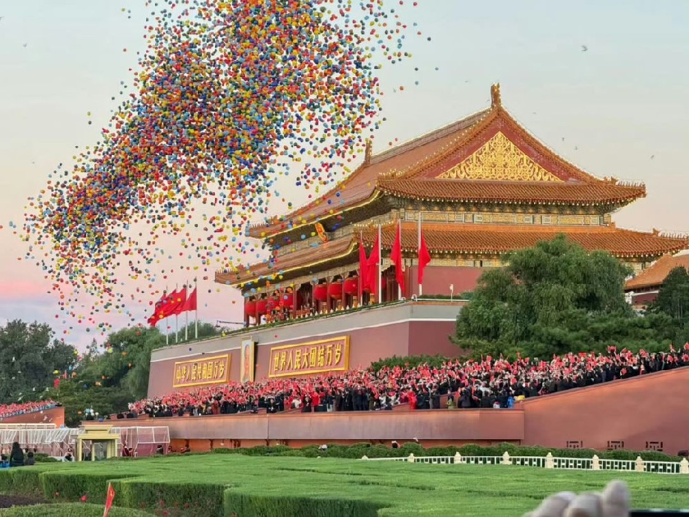 共鉴阅兵盛典，铭记抗战精神！